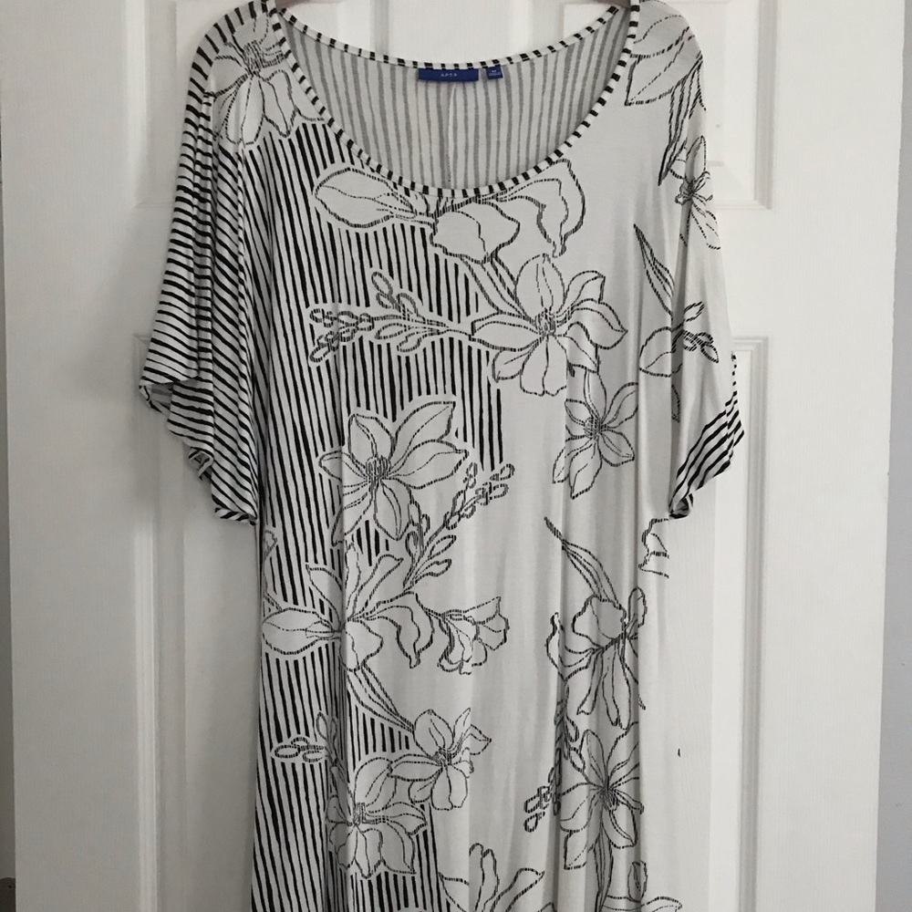 Apt.9 Flowy Black/White Floral Dress